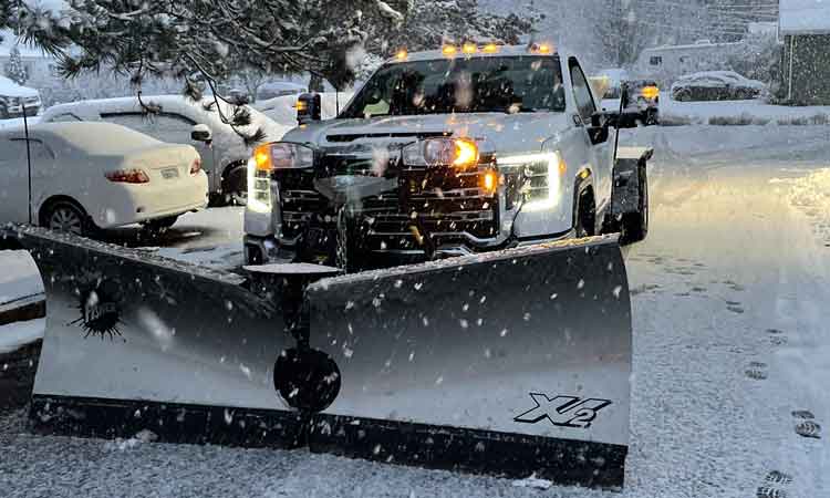 Snow plow truck